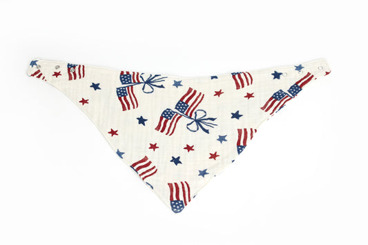 Triangle Reversible Bandana Bib with Snaps- Americana Flags & Bows Print